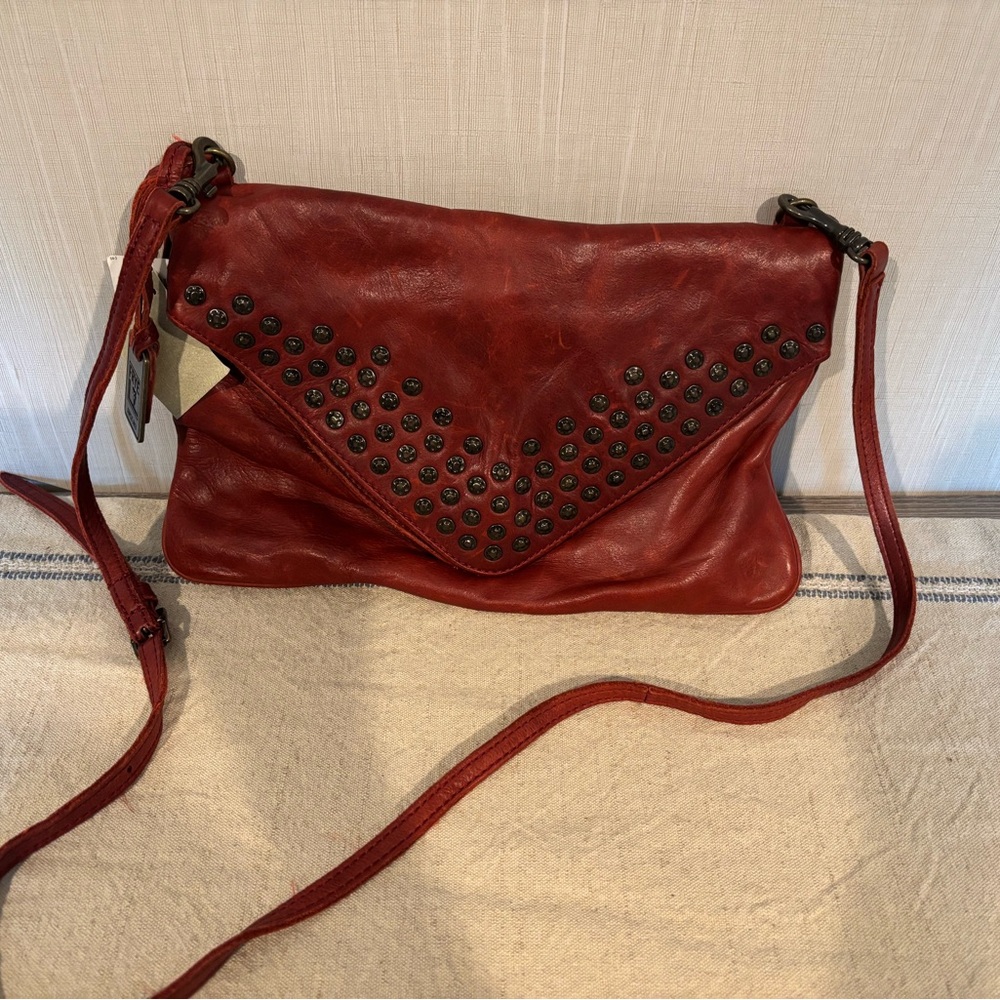 NWT. Frye Brooke Envelope -burnt red